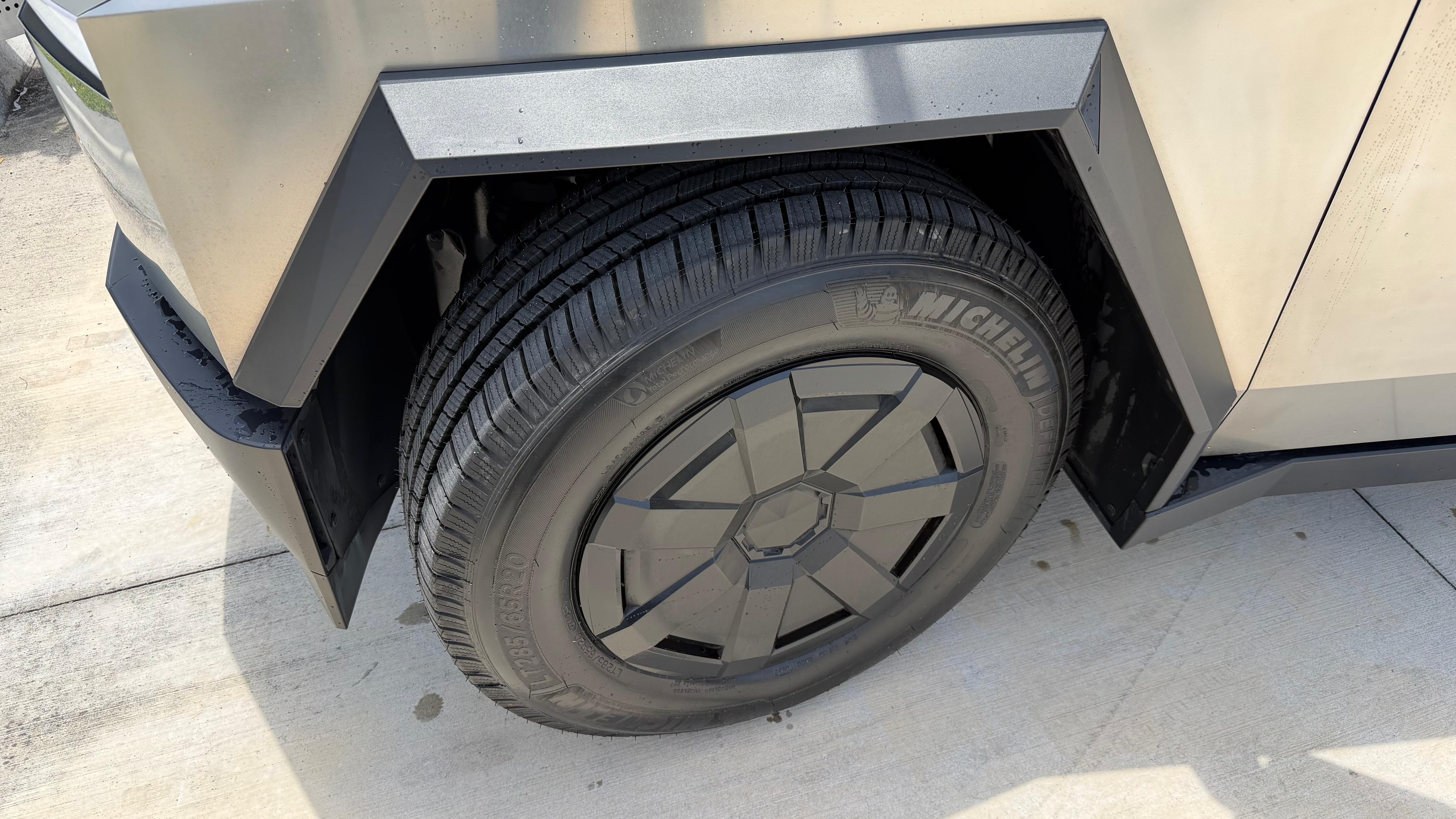 639137026893371171 7537 cyber4 by Next Tires